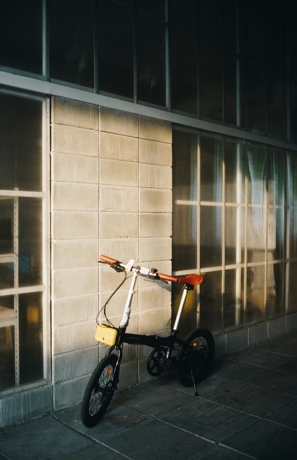 a bike leaning against a wall in front of a building