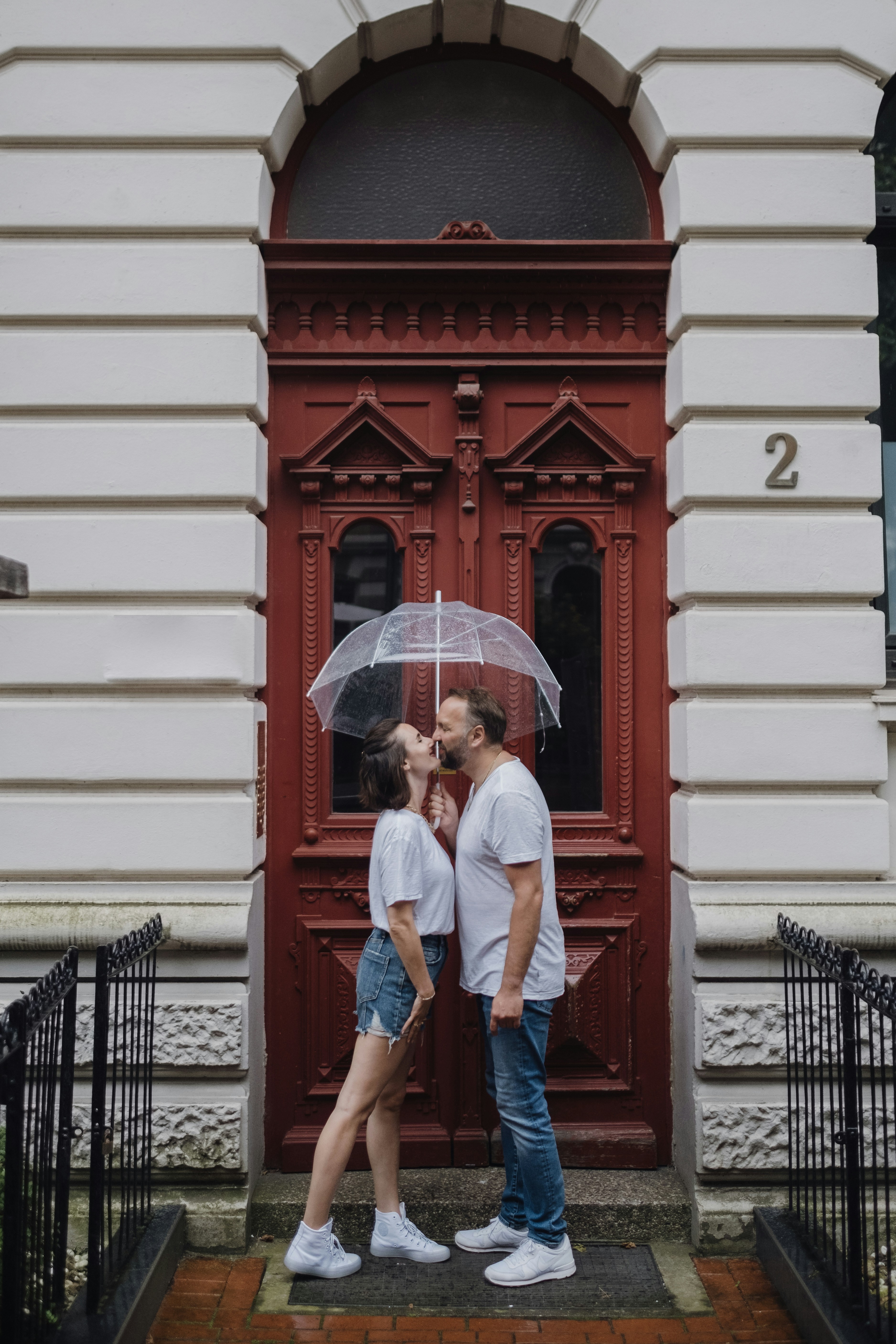 rainy wedding day wallpaper, romantic umbrella couple, cozy indoor wedding, dramatic storm sky, ilustrasi artikel Don't Let the Rain Dampen Your Spirits: Your Guide to Handling Bad Weather on Your Wedding Day 7