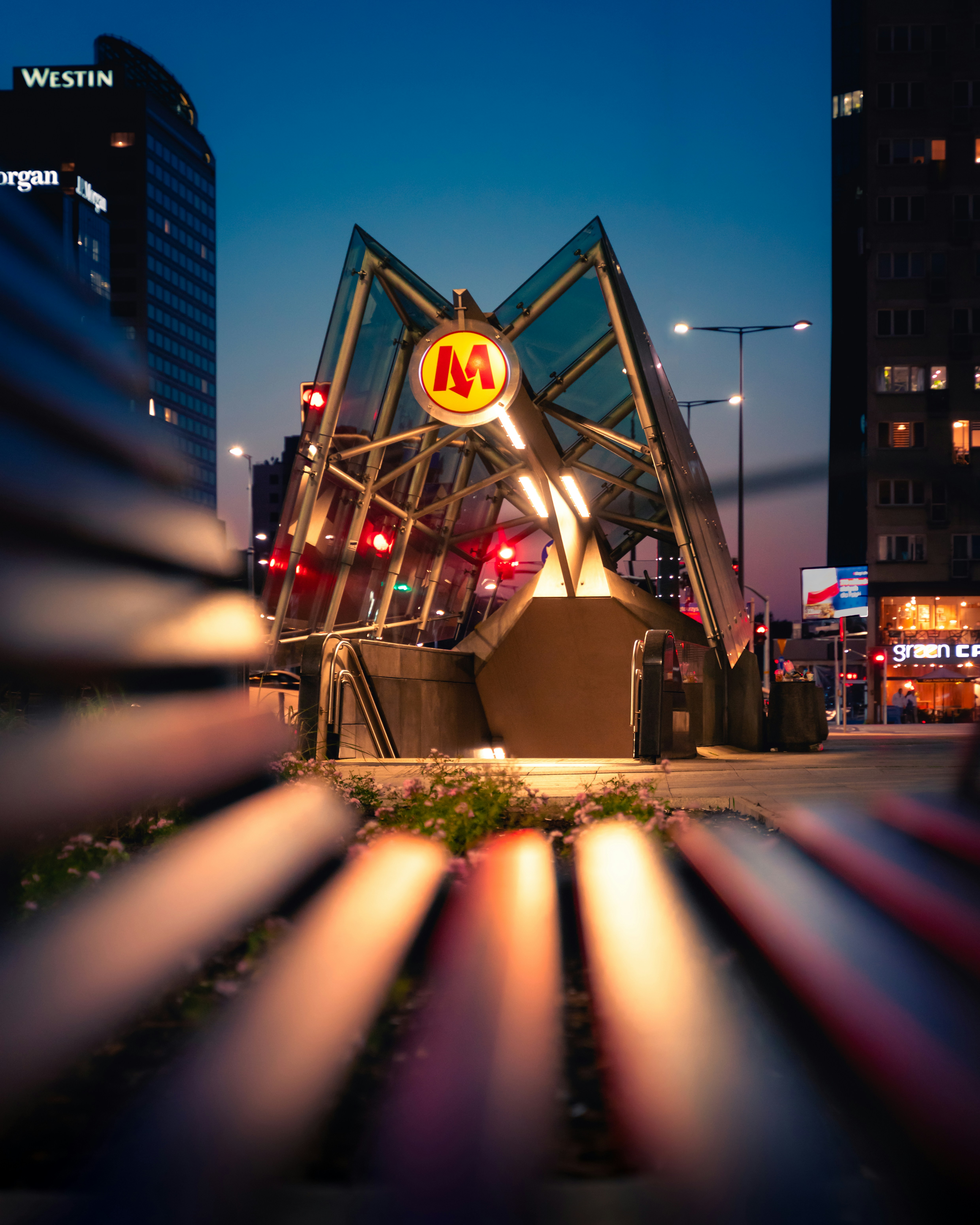 a mcdonald's restaurant in a city at night