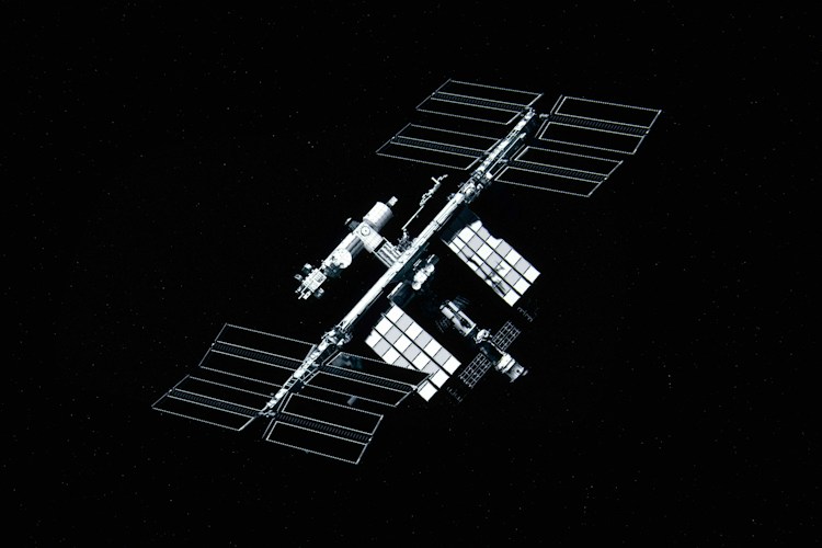 Places Without Time Zones: The ISS, Open Ocean, and Unzoned Spots