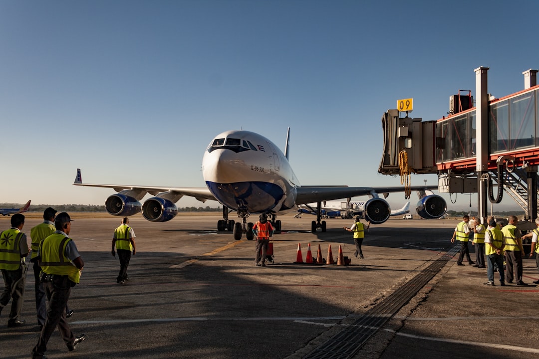 a large jetliner sitting on top of an airport tarmac, Avión de Cubana recién llegado de un viaje