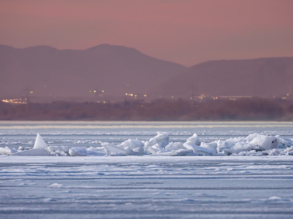 a group of ice floes floating on top of a lake