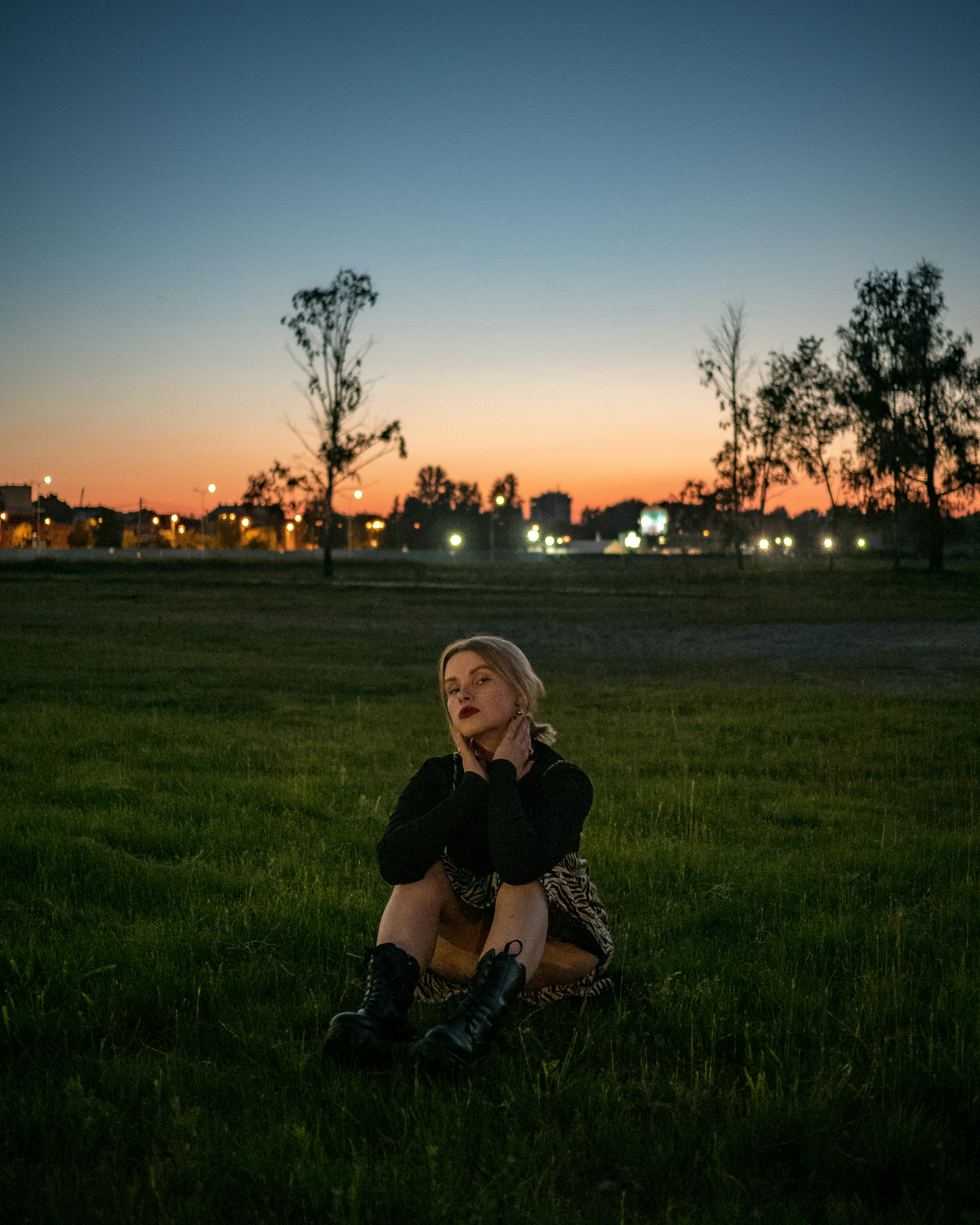 Human faces speak to us in a way that language cannot. Everyone recognize a smile, a frown, tears. Unsplash has the finest selection of people images on the web: high-def and curated for quality. Family, friends, men, women, Unsplash has photos for all.