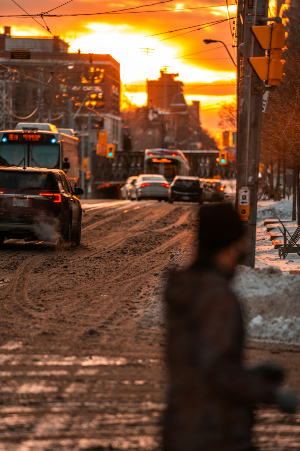 a city street filled with lots of traffic