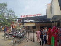 A friendly driver greeting a family outside Ayodhya’s famous temple entrance.
