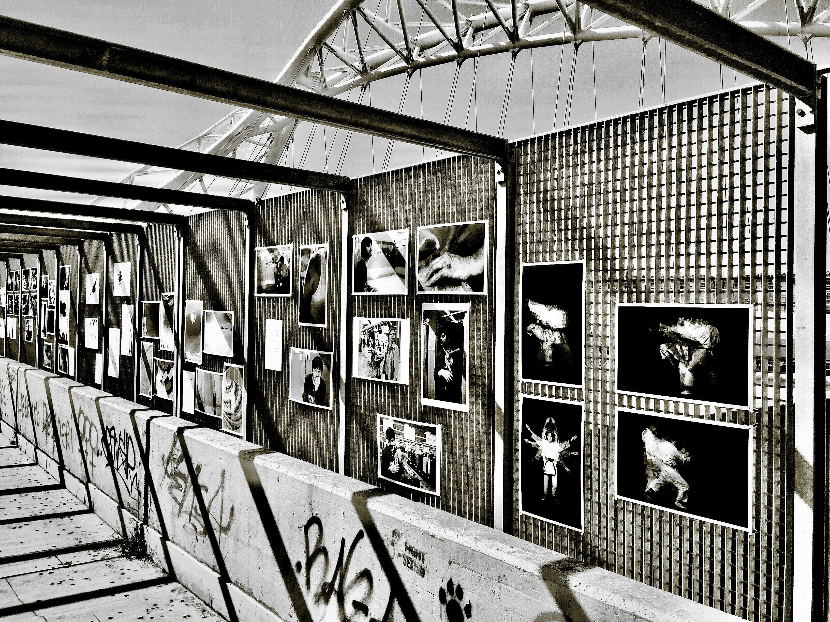 black and white bed linen