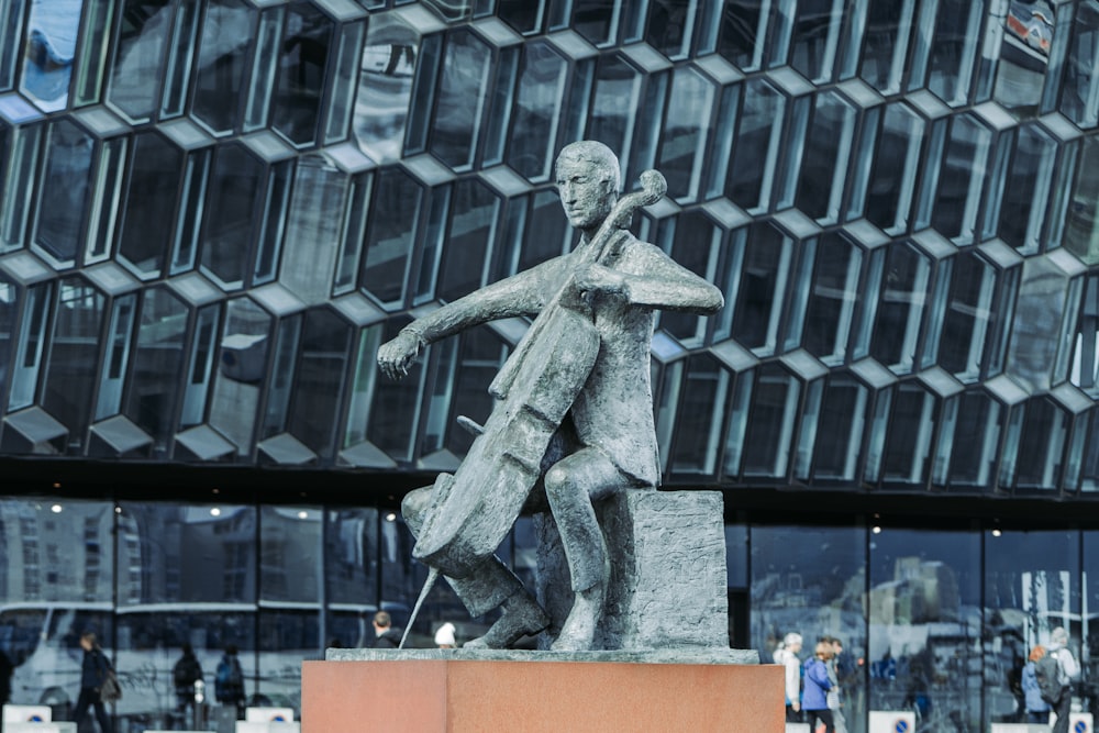 a statue of a man and a woman in front of a building