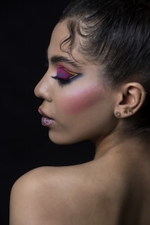 women with complete eyelash  and eyebrow 