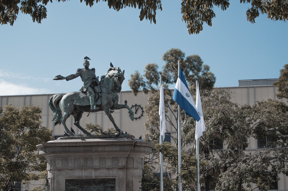 a statue of a man on a horse in front of a building