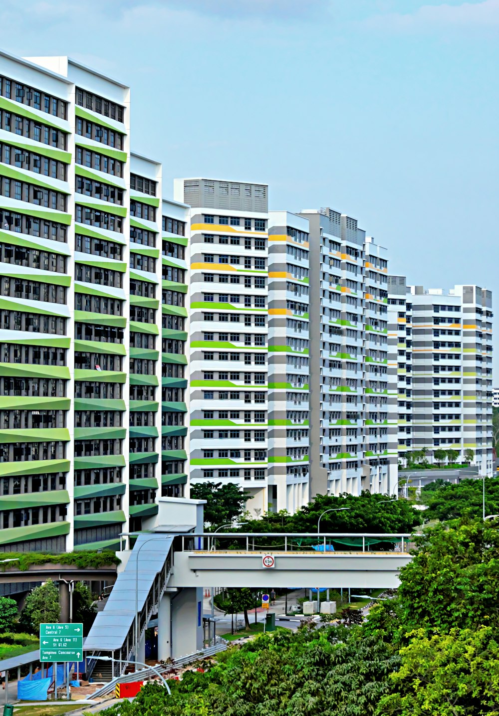 a bunch of buildings that are next to each other