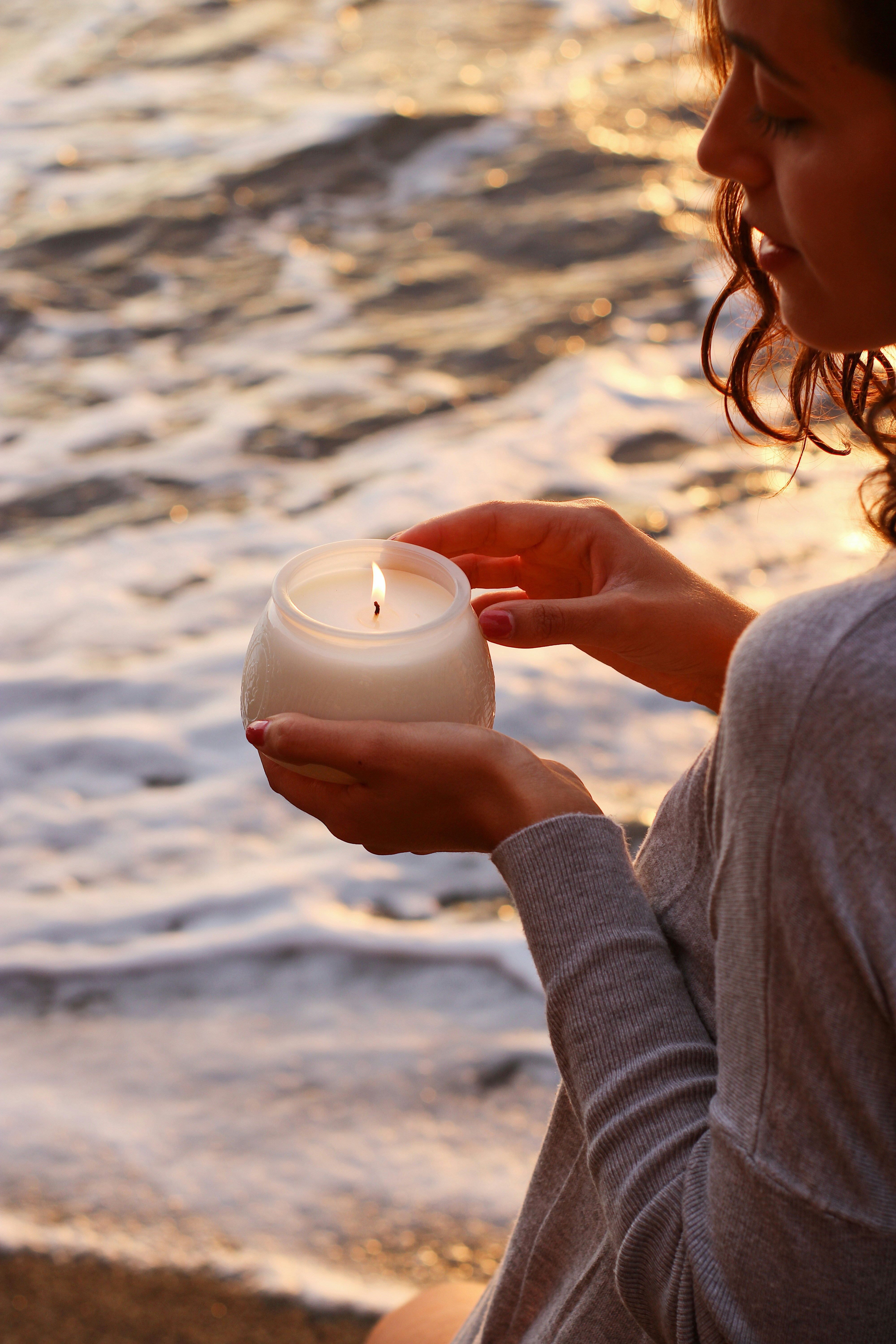 10 Soy Candle Benefits for Peaceful Home Moments