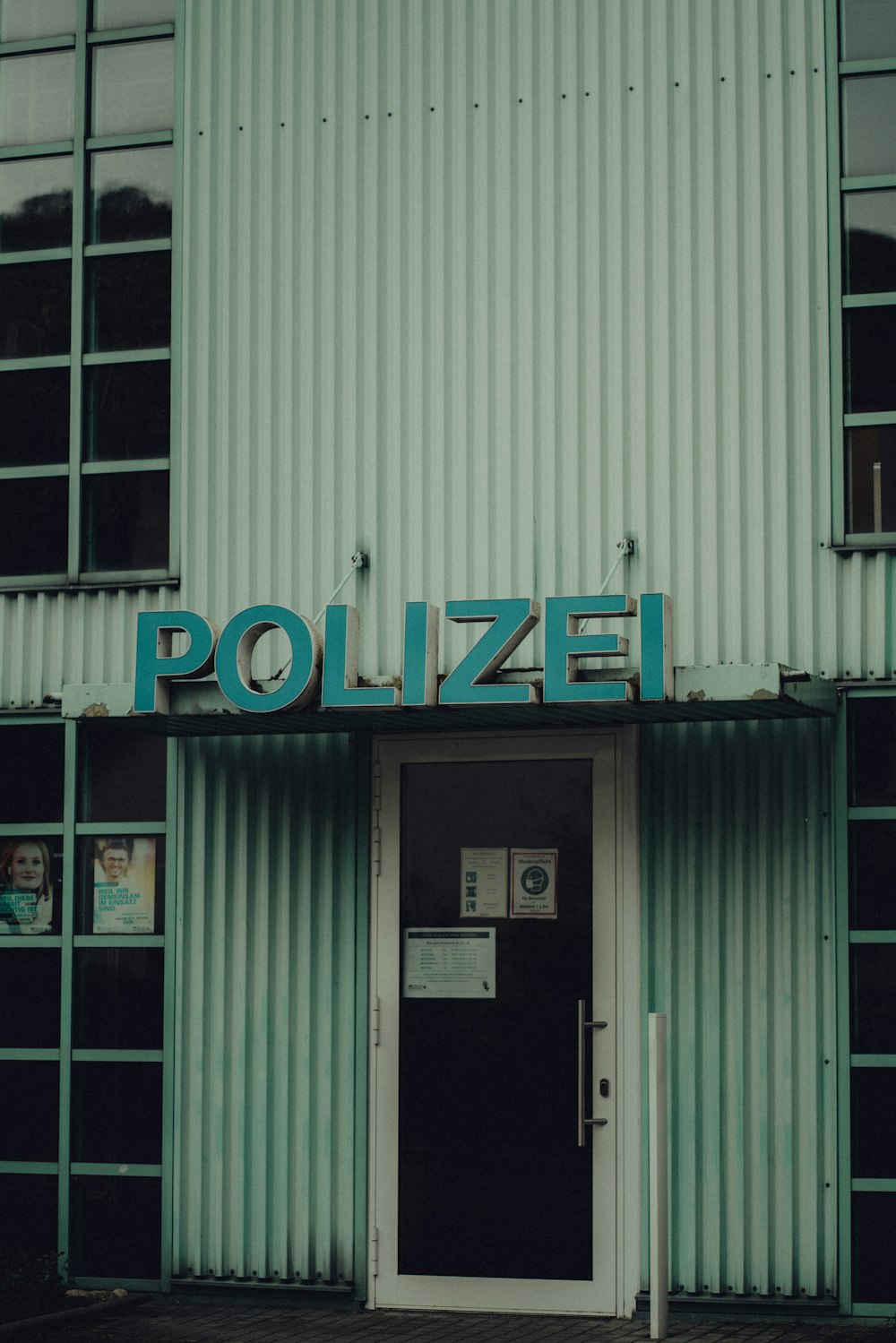 a building with a sign that says polizei on it