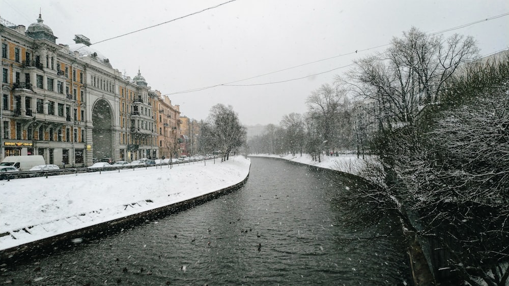 a river running through a snow covered city