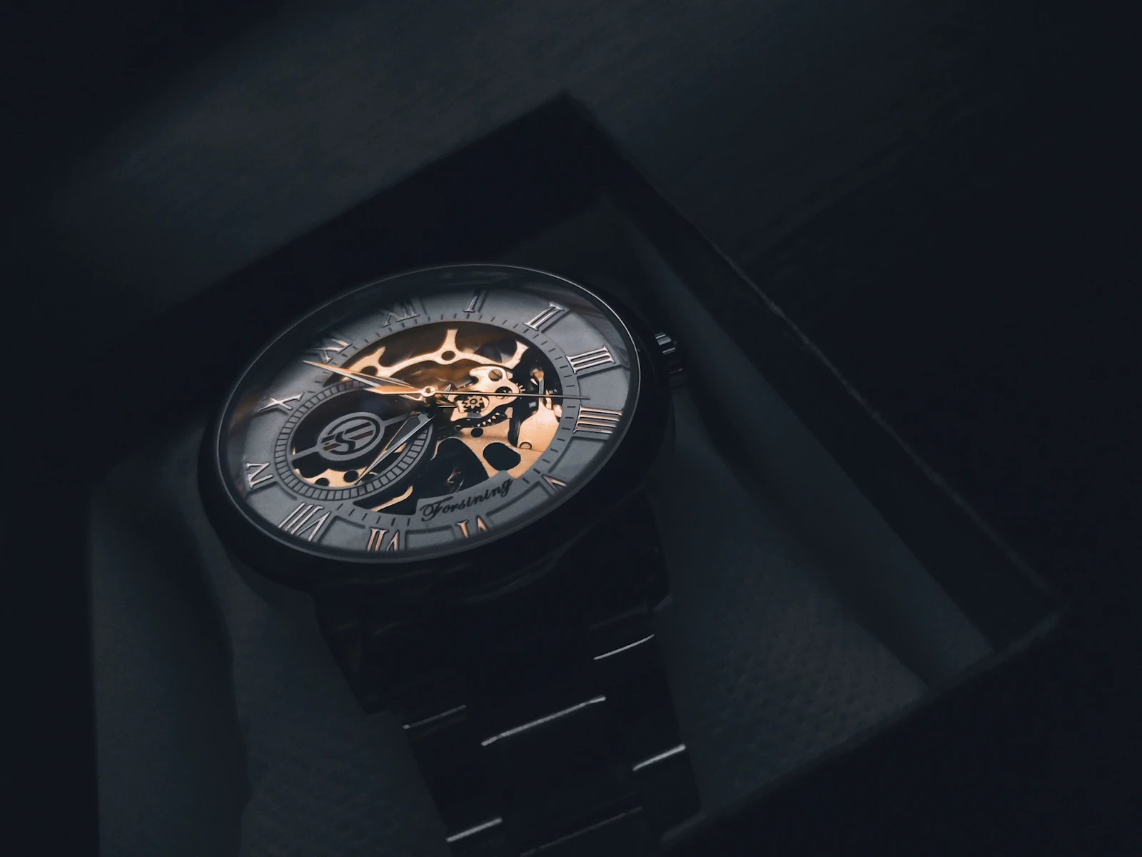 Orologio di lusso confezionato come regalo