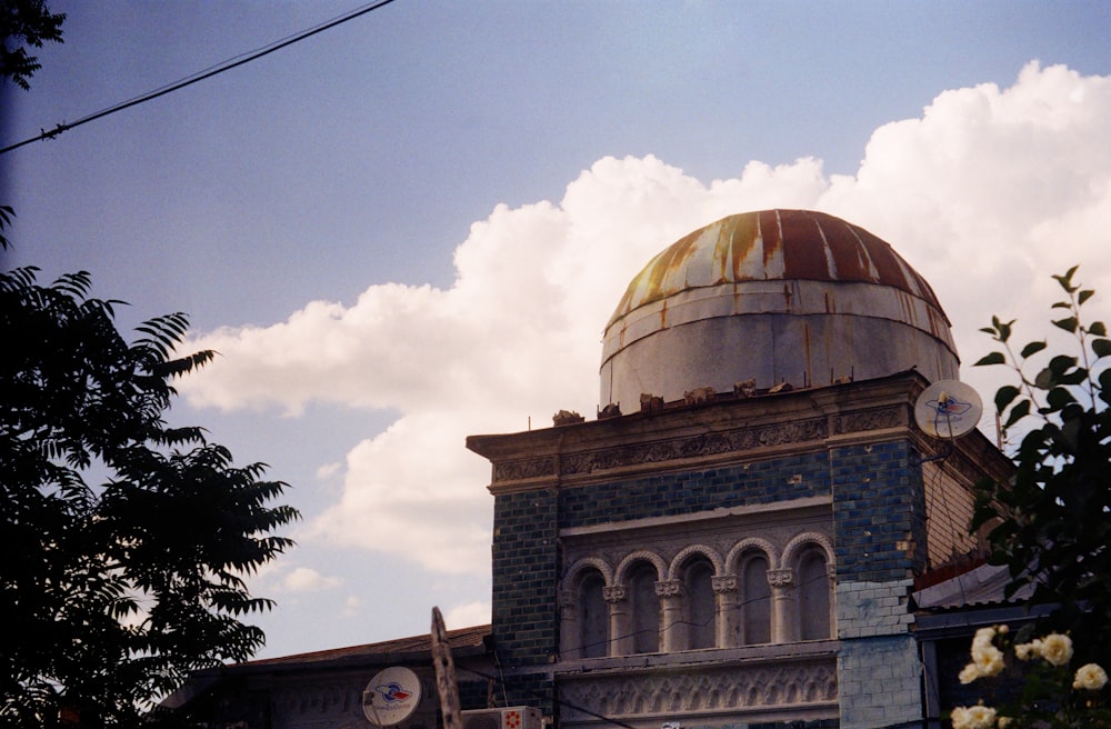 a large building with a dome on top of it