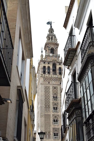 La Giralda - Frá Calle de Placentines, Spain