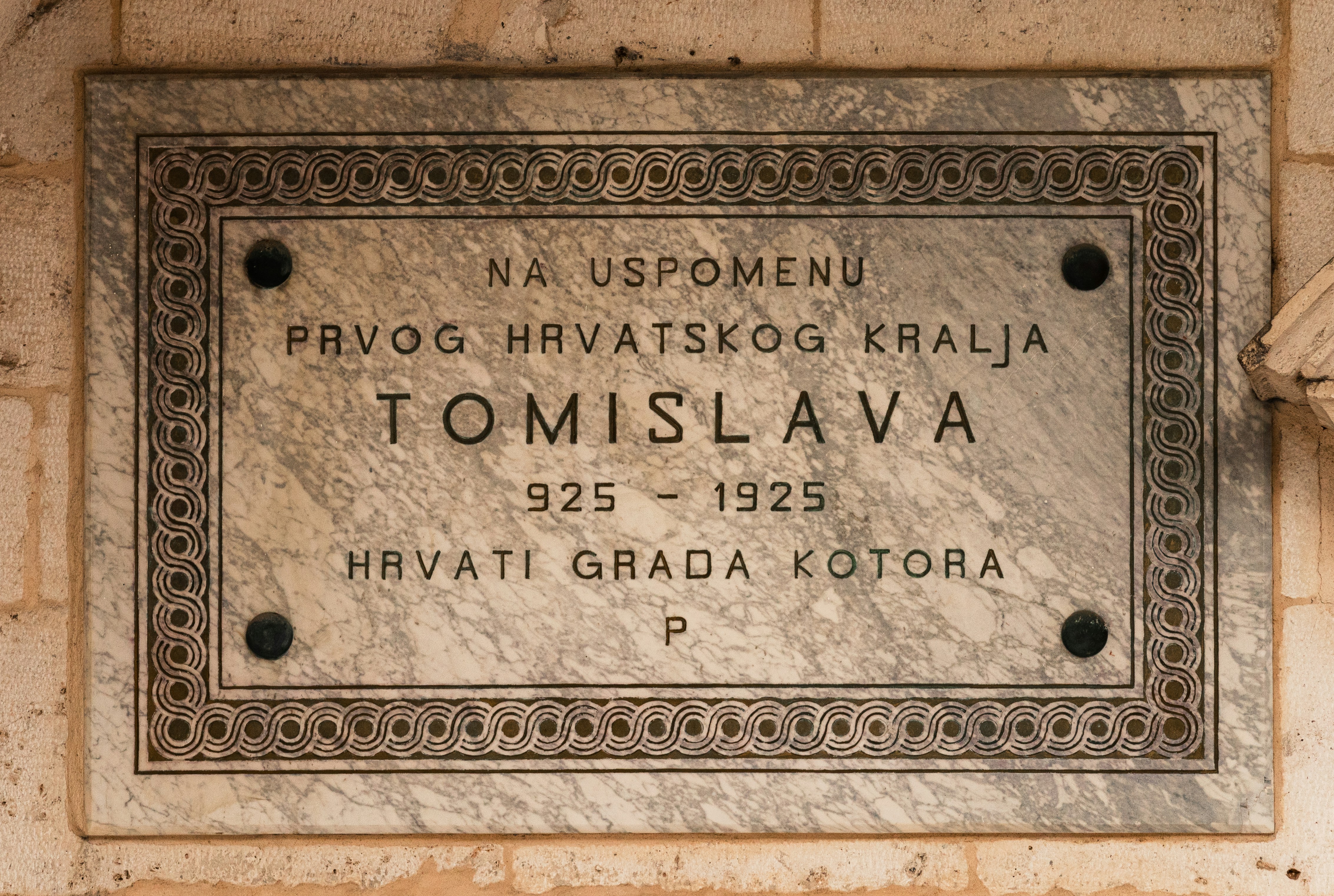 a plaque on the side of a building