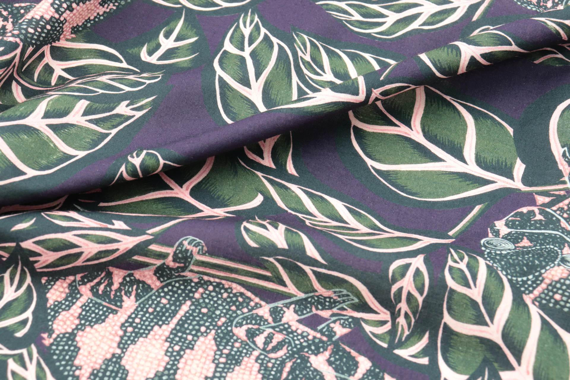 gray computer monitor