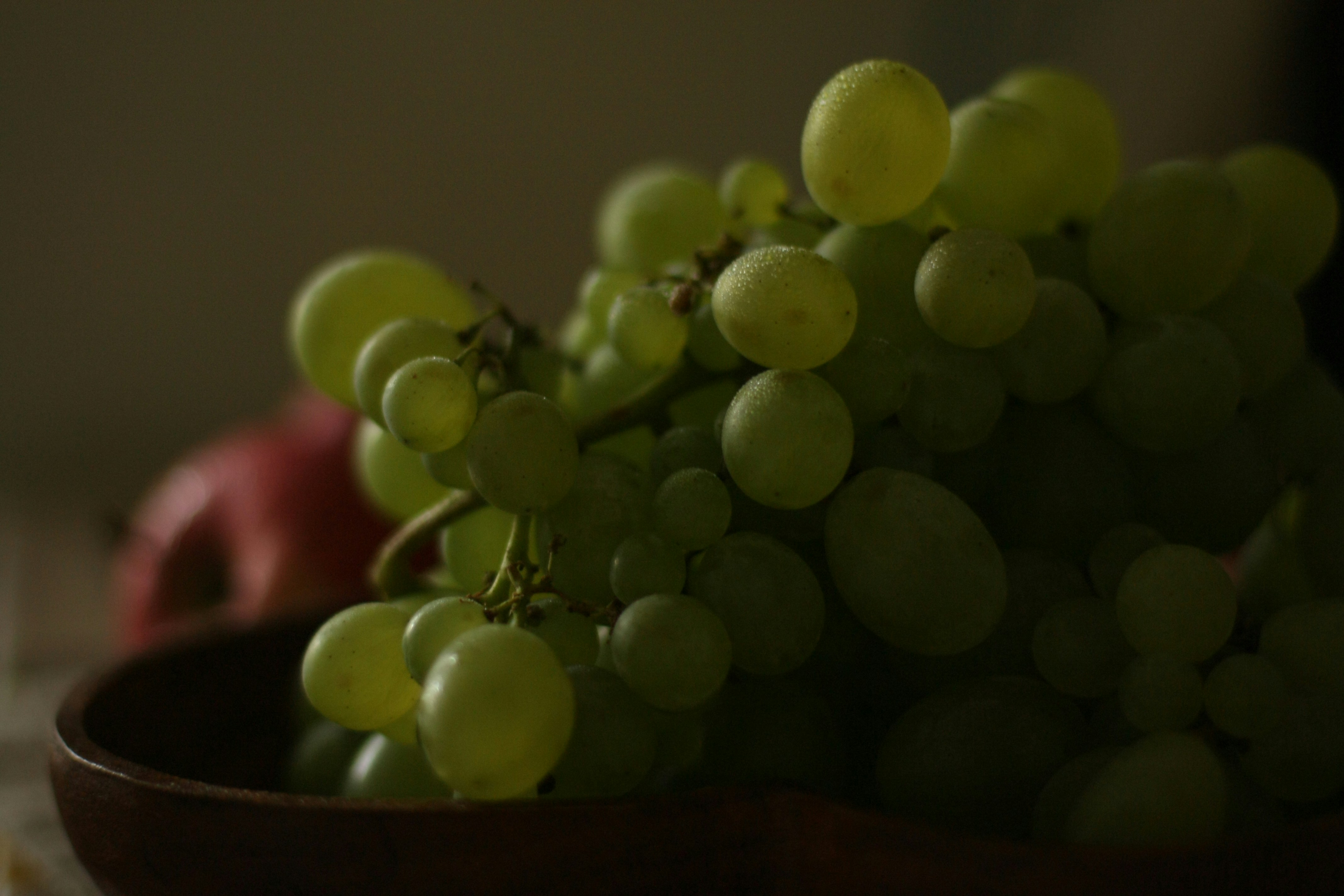 a close up of a bowl of grapes