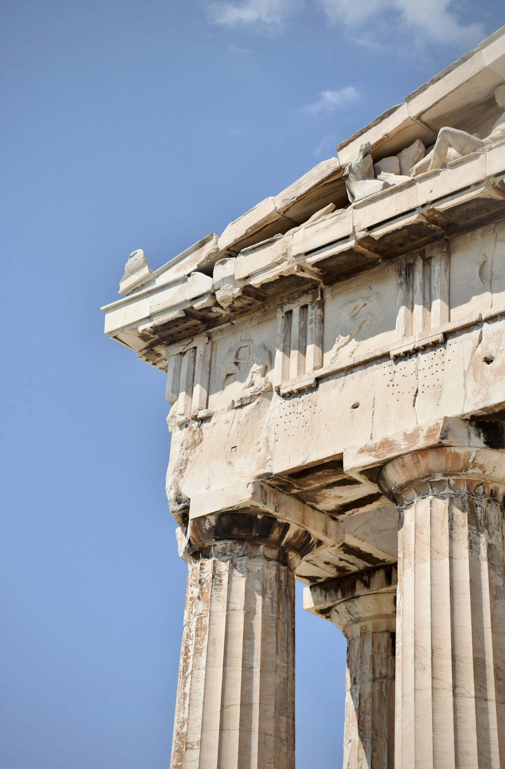 a tall stone structure with many columns