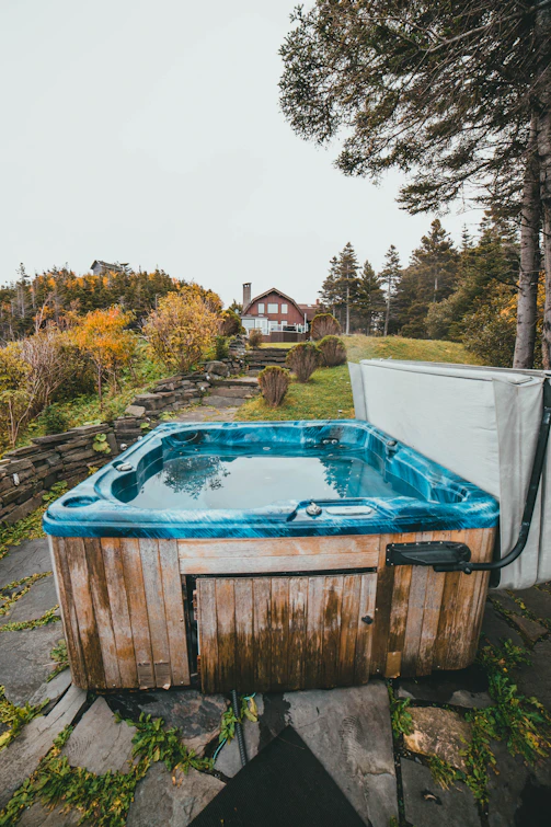 a hot tub sitting on top of a stone walkway