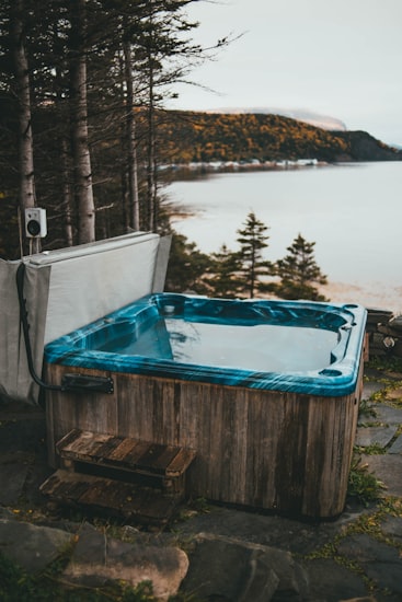 Timber lodge with a hot tub near Aysgarth Falls in Wensleydale