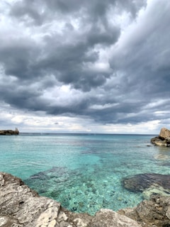 karaburun turkuaz mavi deniz, poyraz hava ve dalyanları