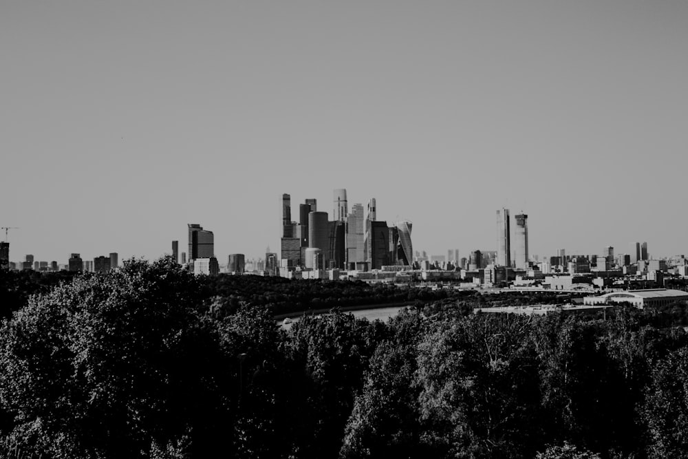 a black and white photo of a city skyline