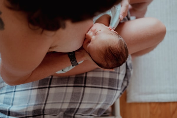 baby breastfeeding, Australian breastfeeding hold, staddle hold