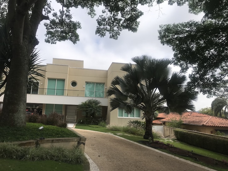 Modern medium-standard house with a welcoming facade and garden.