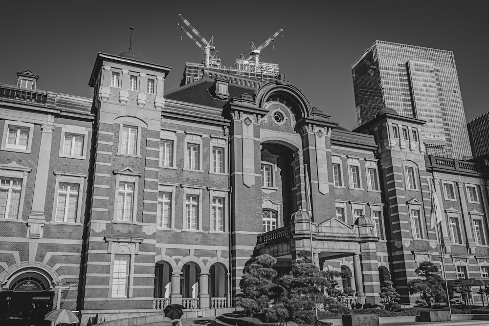 a black and white photo of a large building