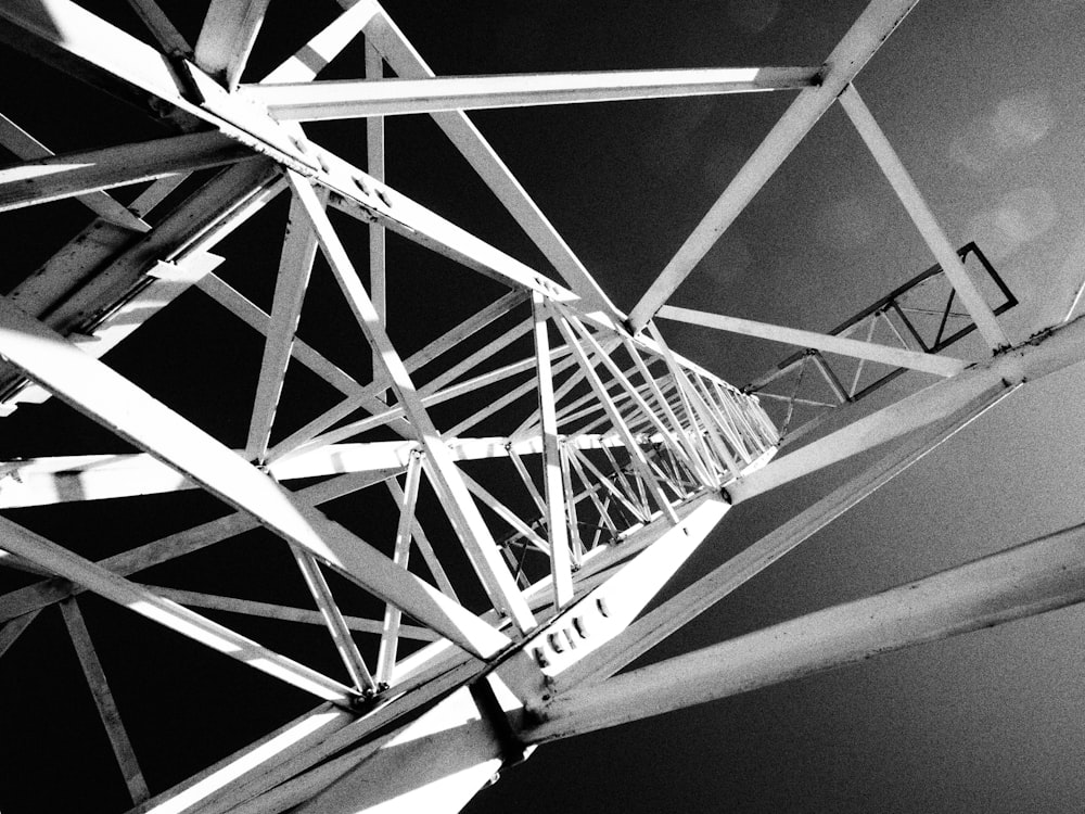 a black and white photo of a metal structure