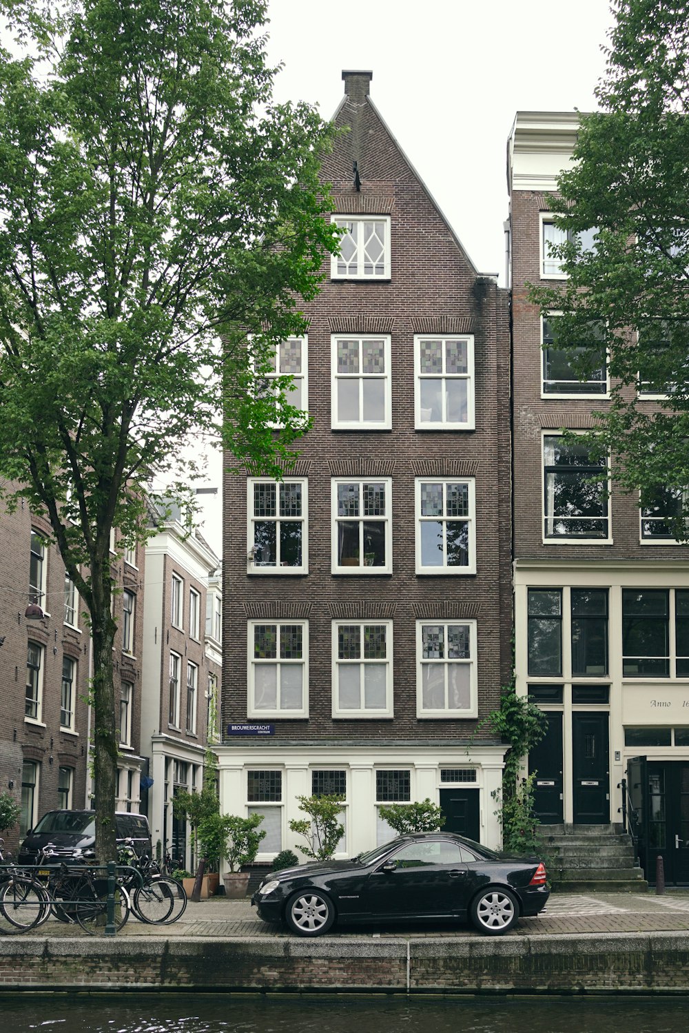 a black car parked in front of a building