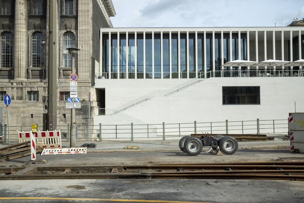 a truck is parked in front of a building