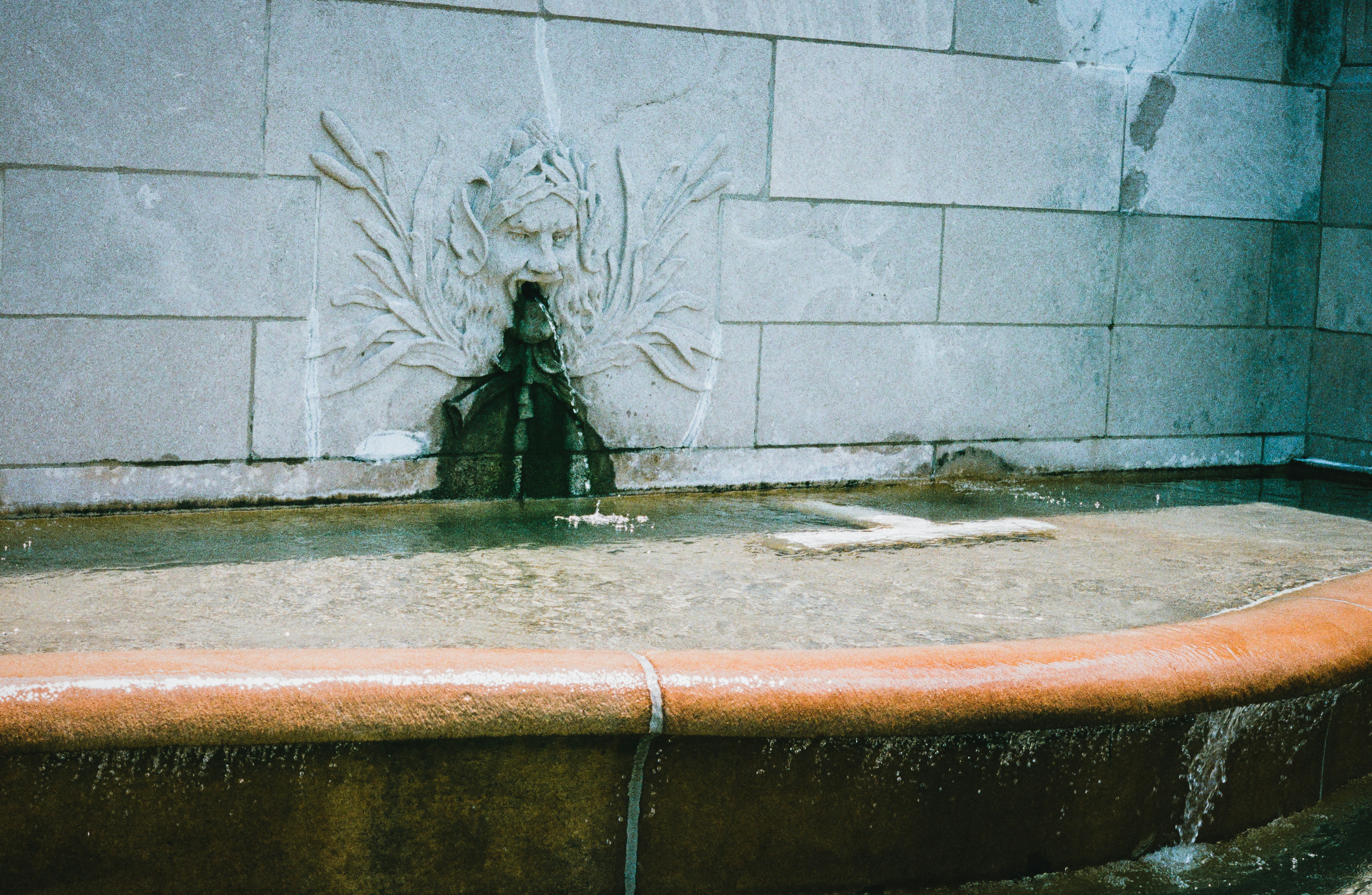 Ault Park fountain in summer.