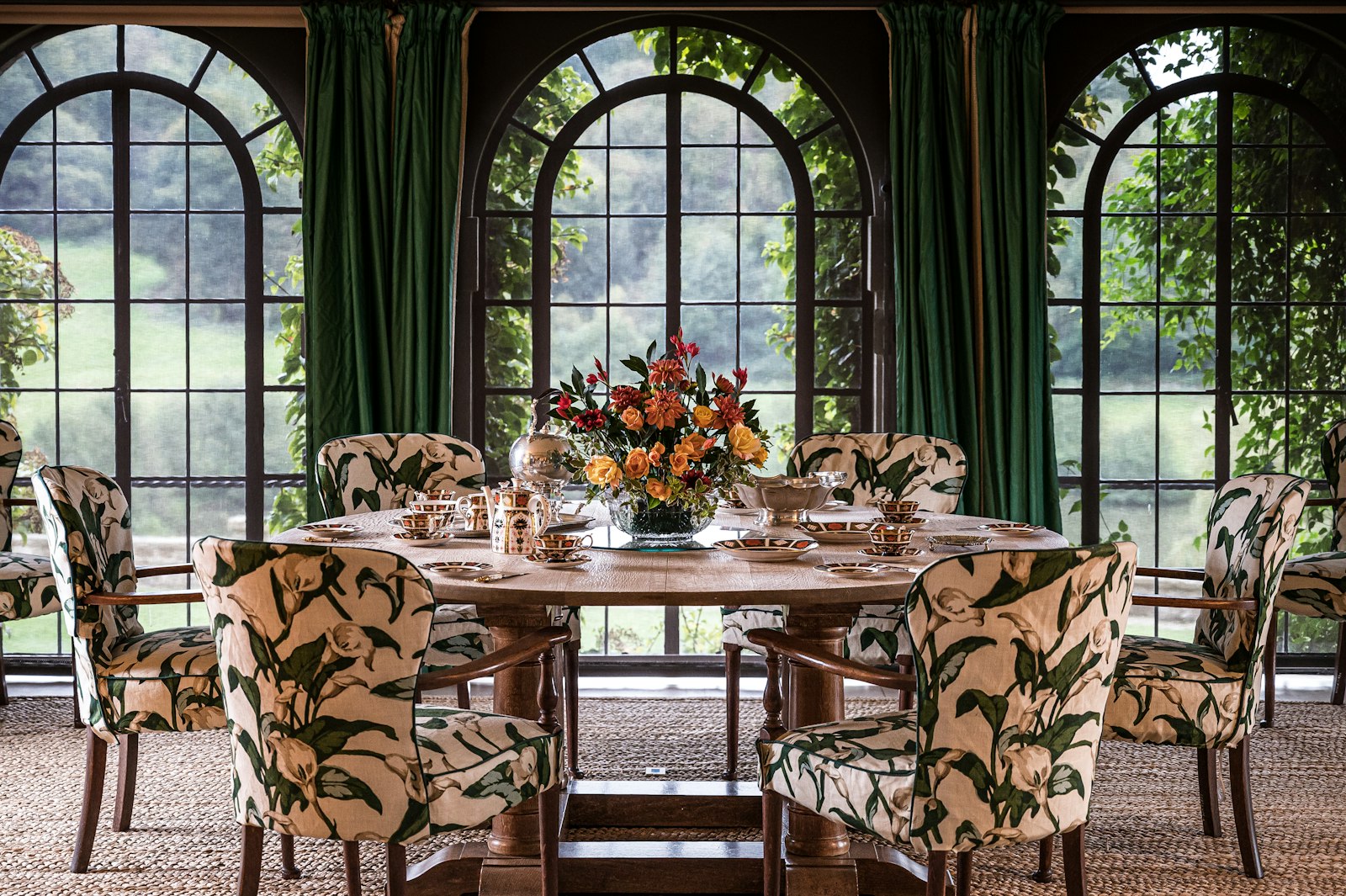 How to Make a Dining room Feel Twice as Big