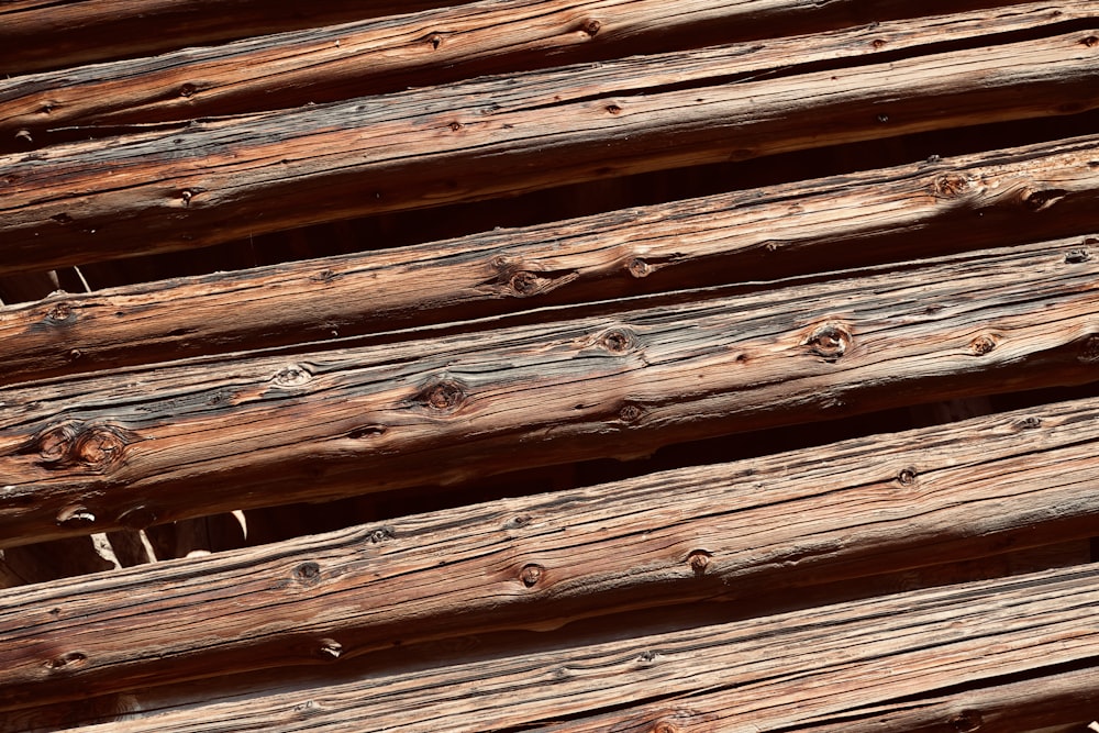 Una vista de cerca de una estructura de madera