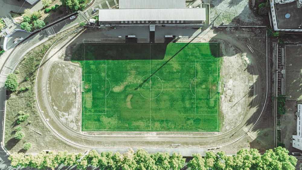 una veduta aerea di un campo da calcio