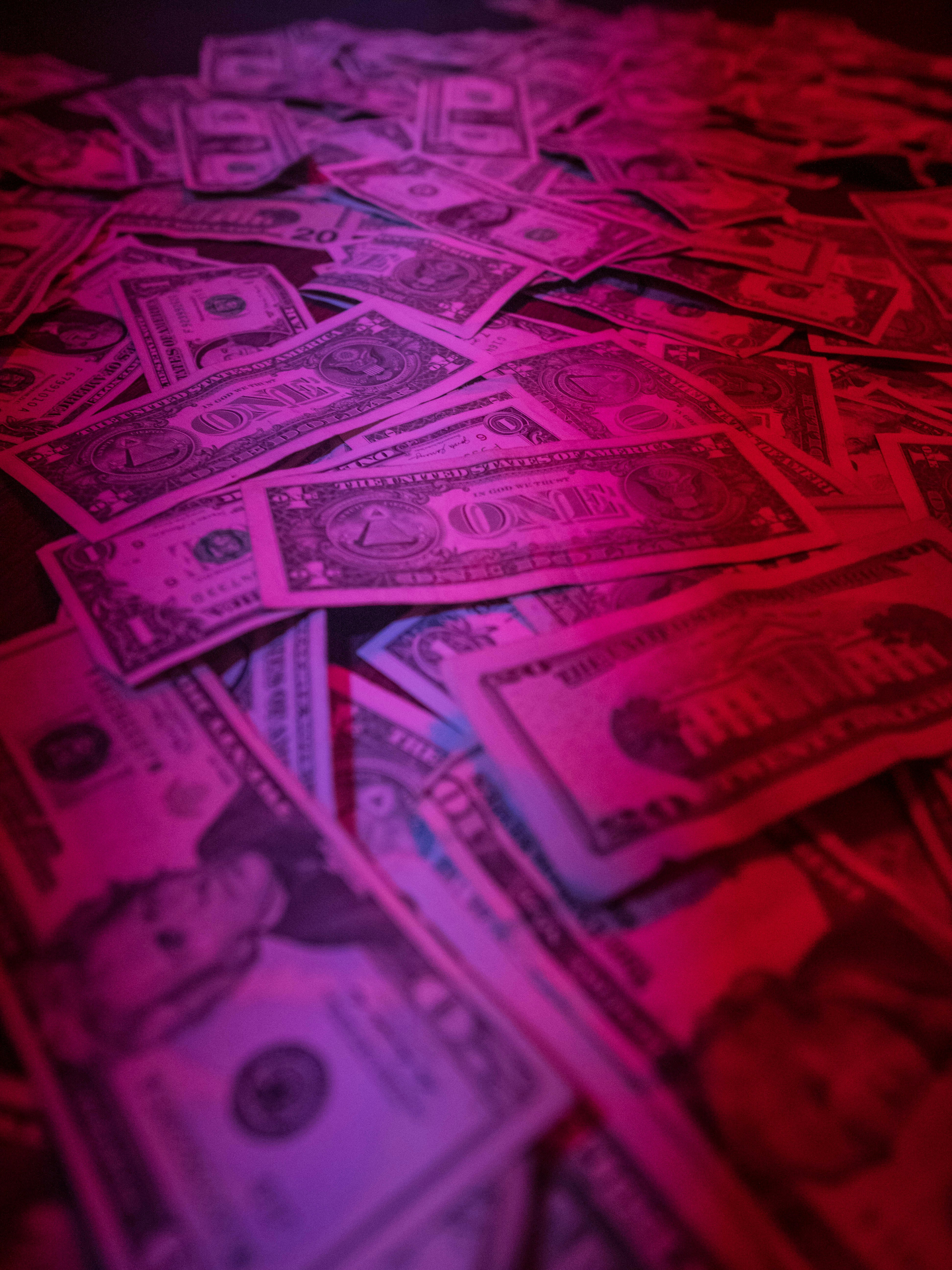 Money Stack Live Wallpaper  Pink VioletLighted Table  free download