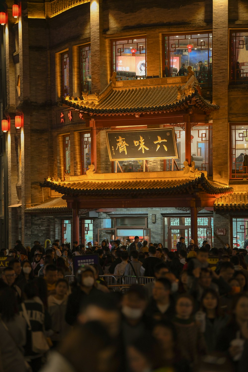 a crowd of people standing in front of a building