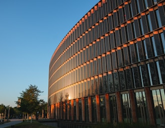 a large building with a lot of windows on it