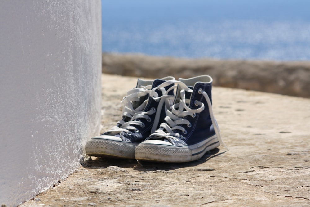 a pair of blue and white shoes sitting on a ledge