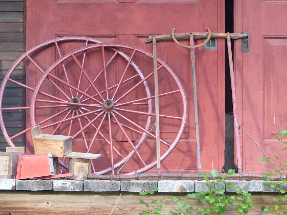a large wheel sitting on the side of a building