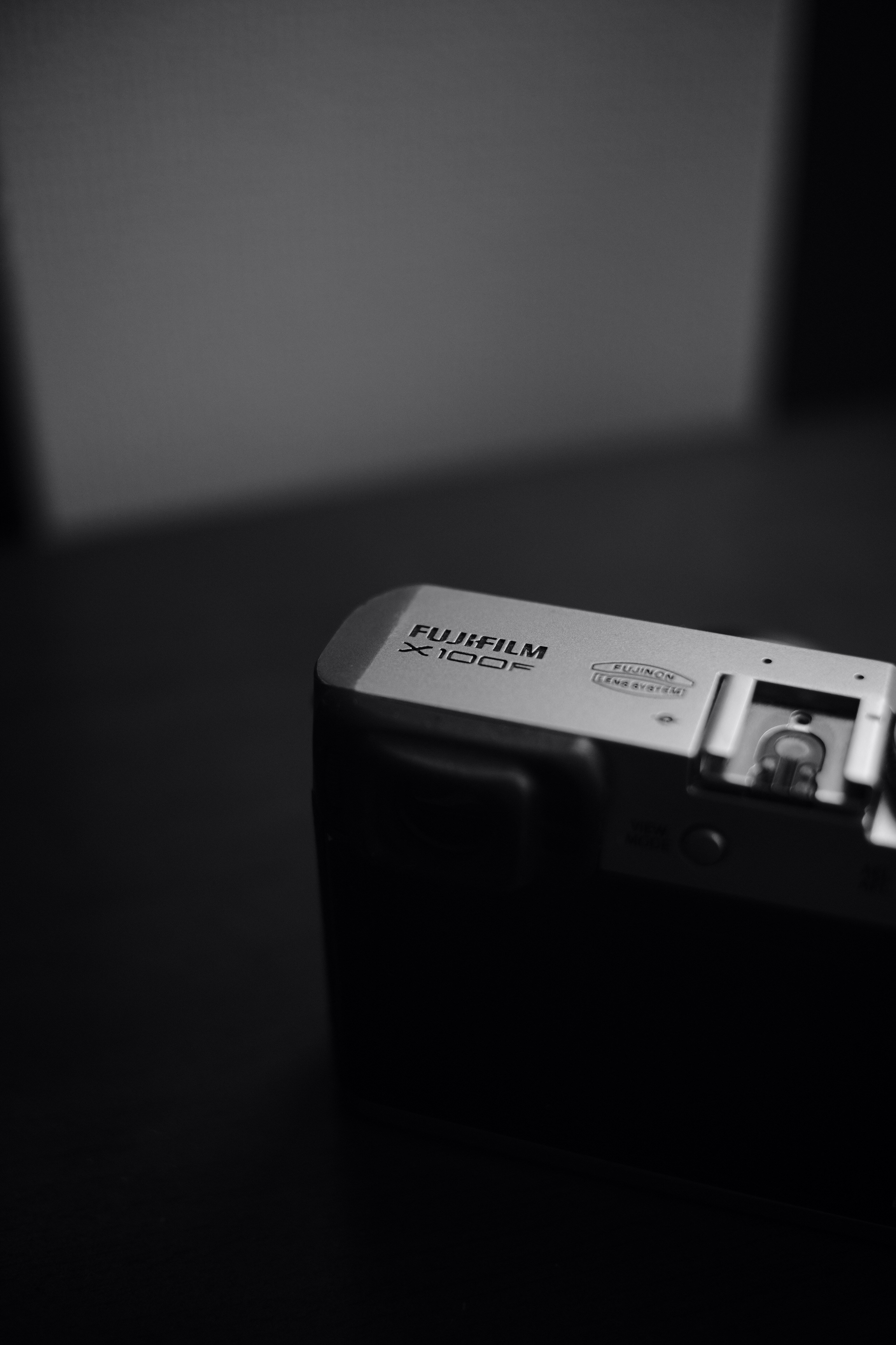 a black and white photo of a camera