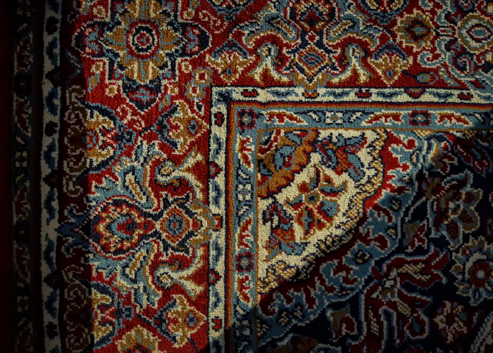 Kırmızı mavi halı
