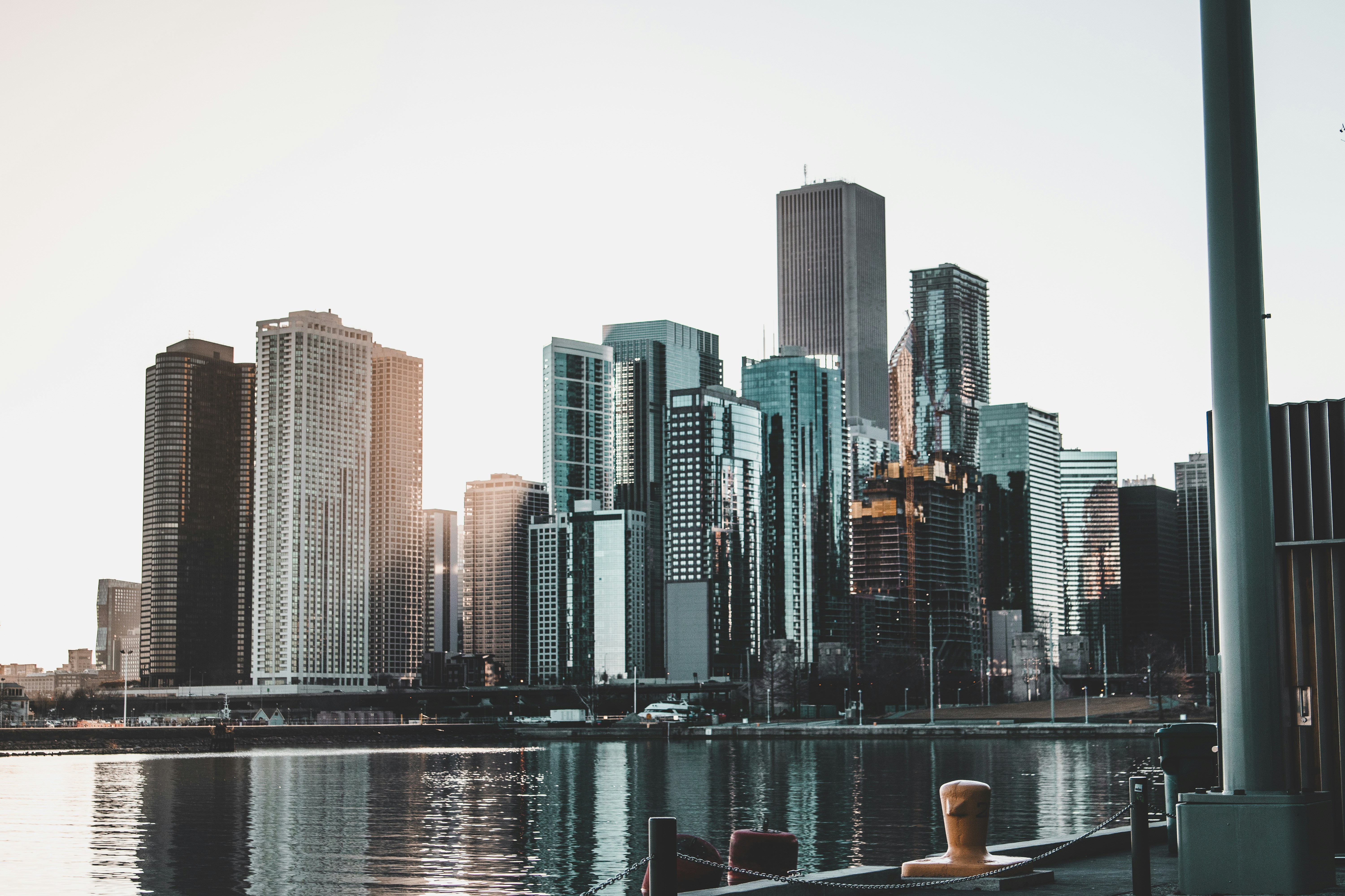 A body of water with a city in the background photo – Free City Image on  Unsplash, image size:3000x2000
