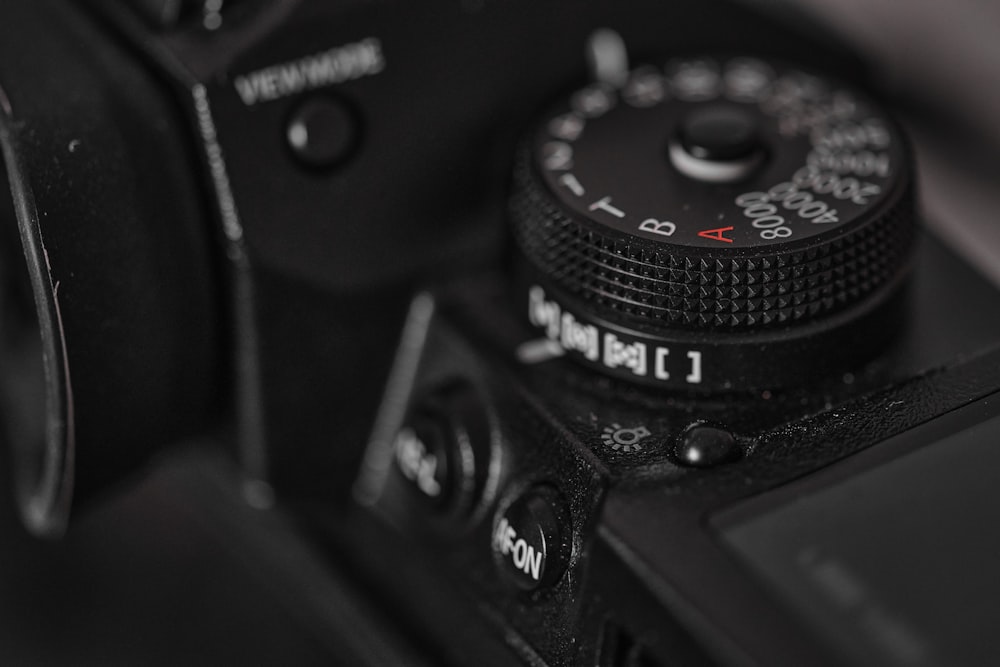 um close up de uma câmera com foco na lente