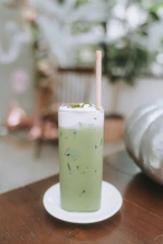 a drink sitting on a plate on a table