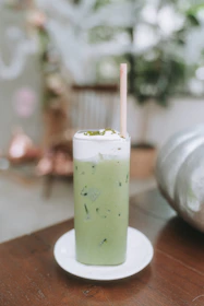 a drink sitting on a plate on a table