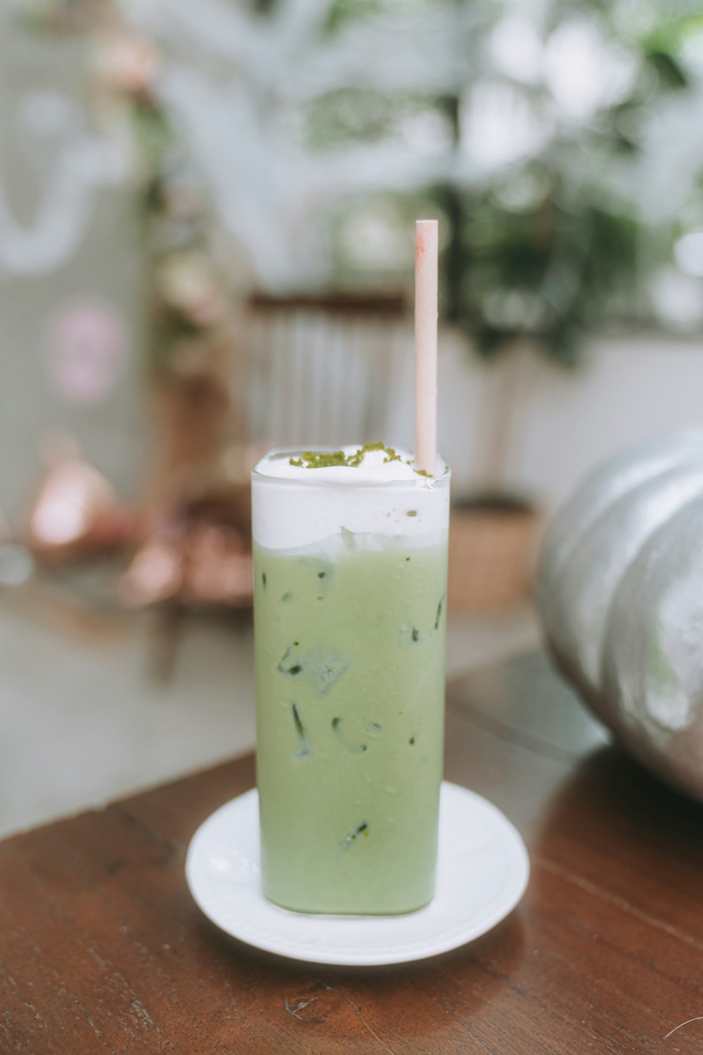 a drink sitting on a plate on a table